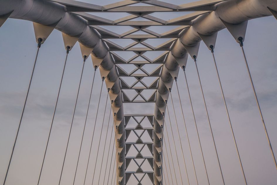 Prefectura del Guayas avanza 60% en puente metálico para Churute ante crecida del río