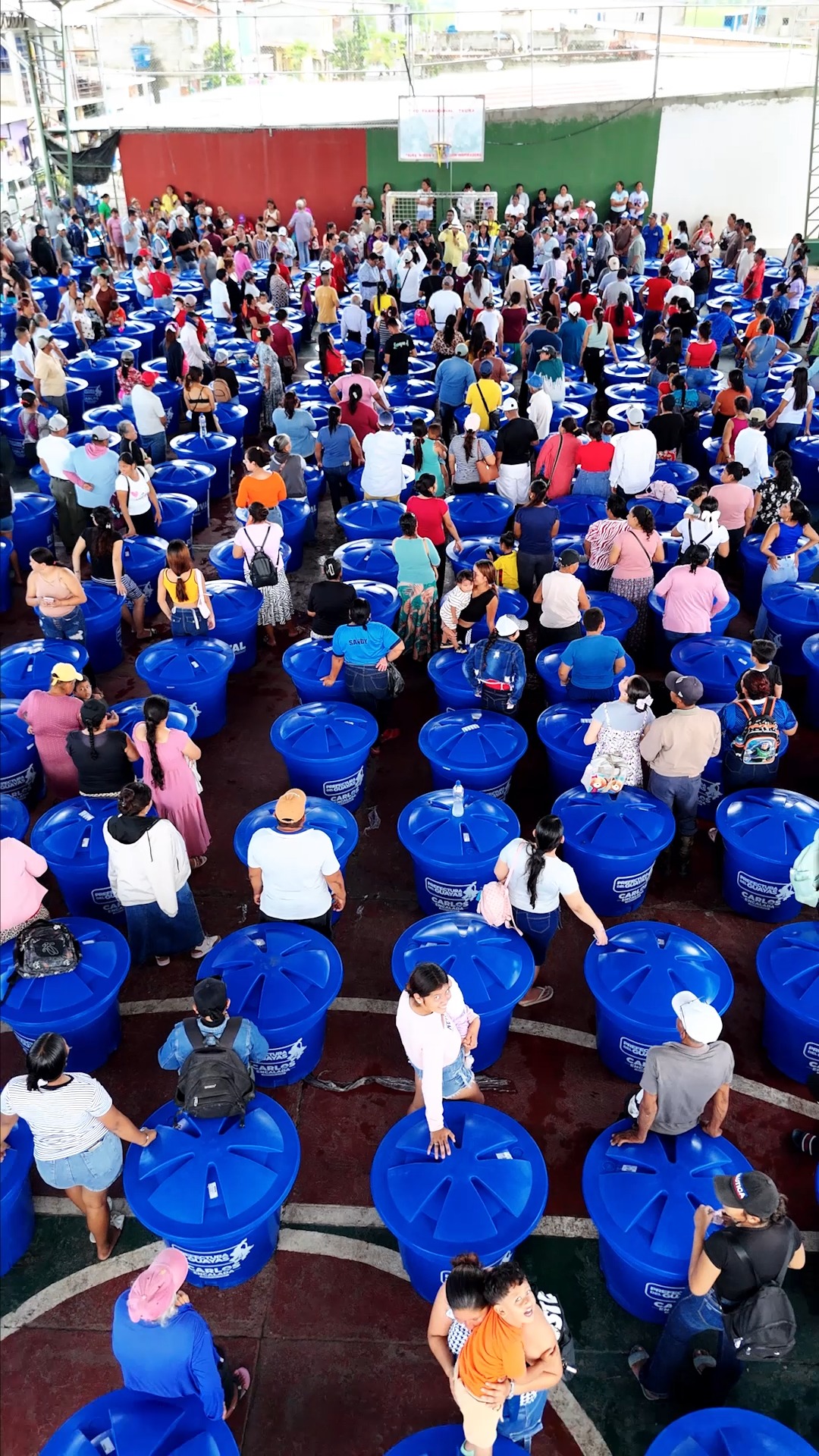 Prefectura del Guayas entrega 450 kits de agua segura a familias de Taura