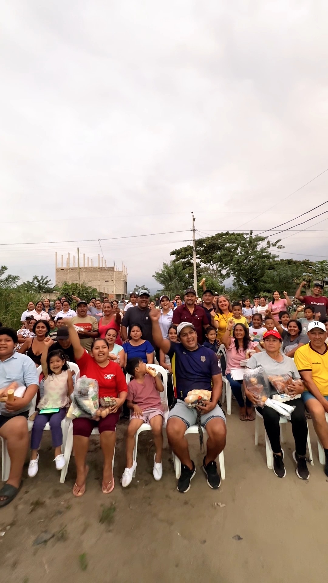 Alcaldía de Naranjal lleva ayuda social y servicios básicos a La Vero