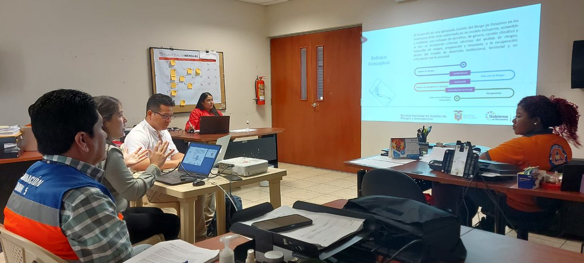Personal técnico de la Coordinación Zonal 5 recibe capacitación en gestión de riesgos