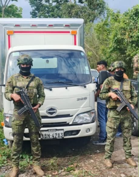 Fuerzas Armadas recuperan camión robado en Naranjal tras operación en San Carlos