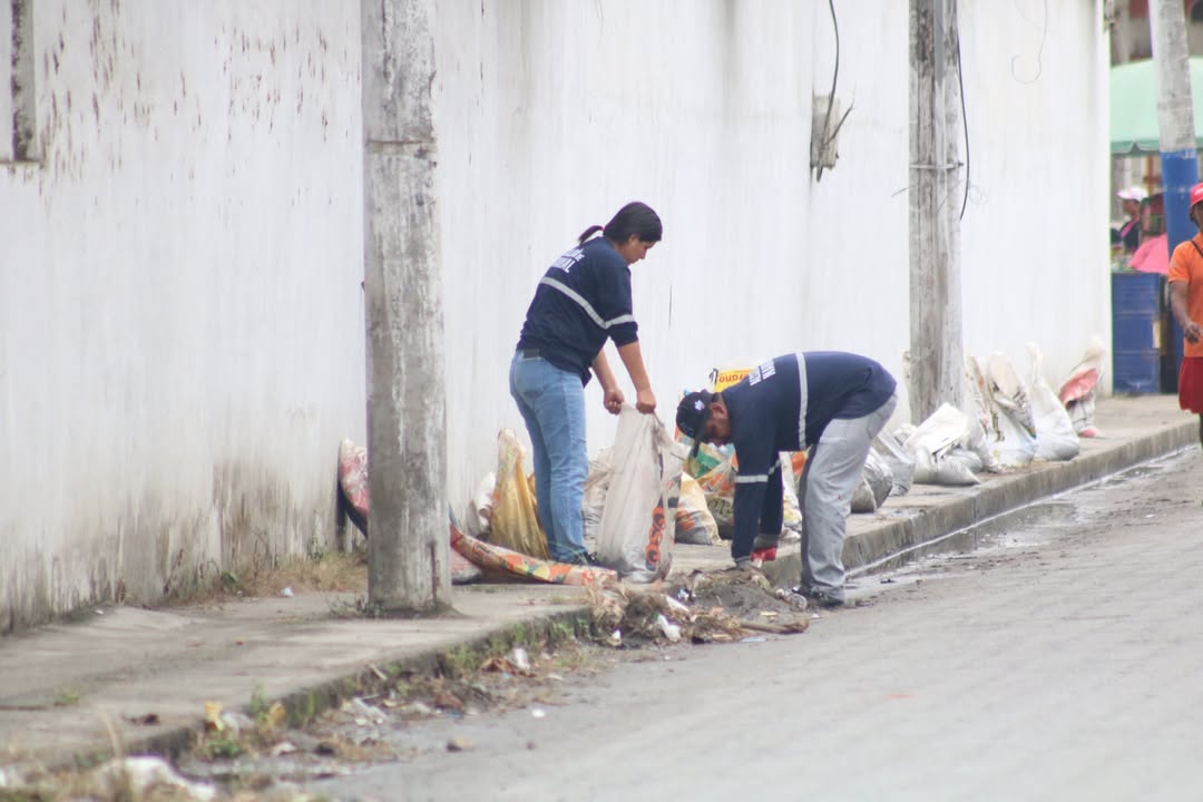 Alcaldía de Naranjal inicia limpieza y desmalezamiento en acceso a Las Lomas