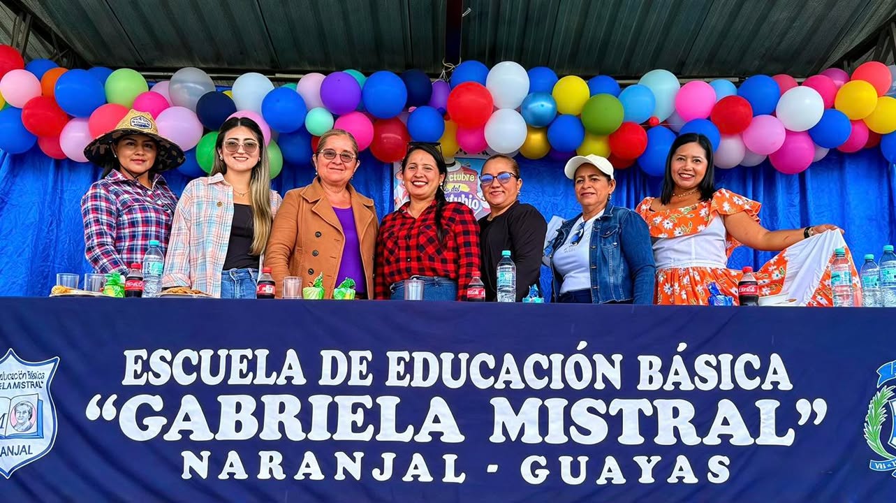 Alcaldía de Naranjal pinta cancha y honra al montubio en la Gabriela Mistral