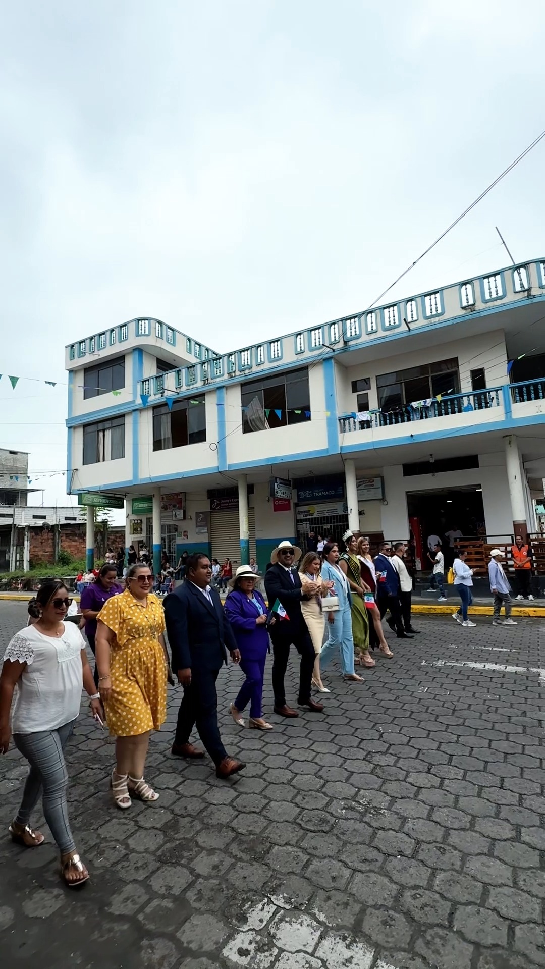 19 colegios desfilaron por los 206 años de Naranjal con música y orgullo