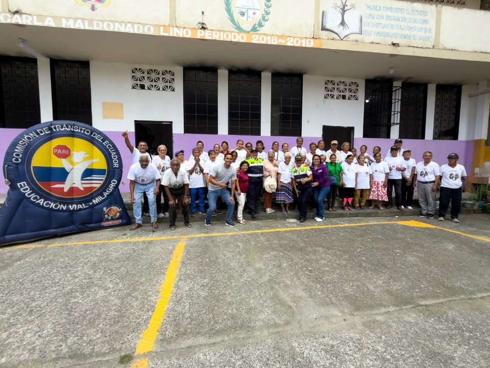 Adultos mayores de Naranjal reciben capacitación para prevenir accidentes de tránsito