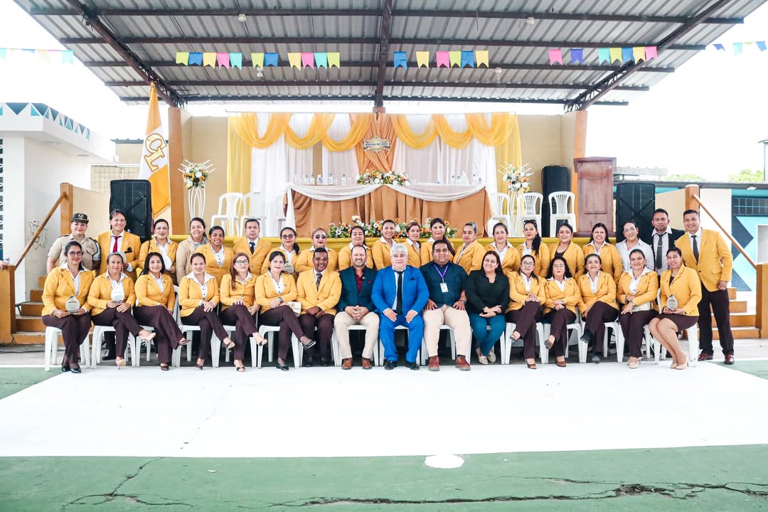 La Alcaldía de Naranjal felicitó a la Unidad Educativa Cucalón Lasso por sus 50 años