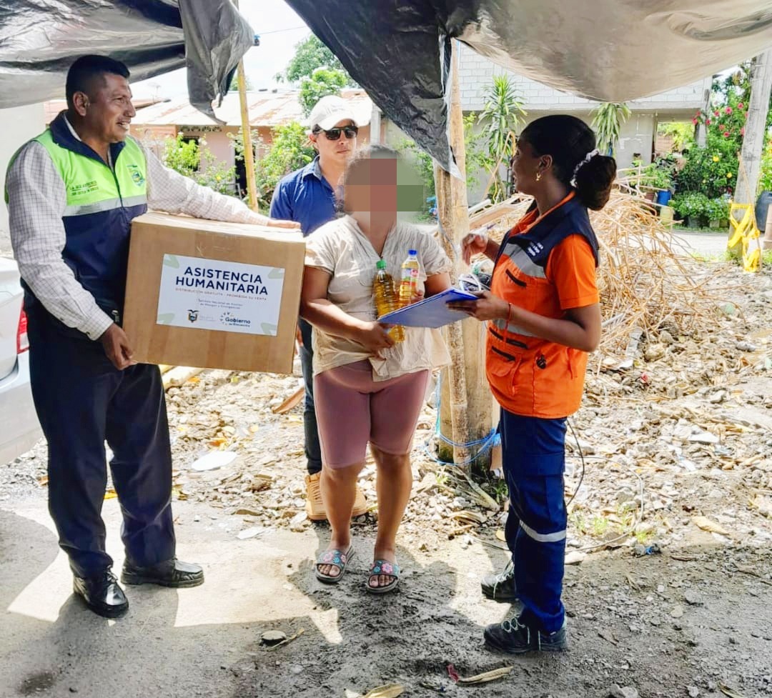 Entrega de ayudas a 63 familias en Santa Rosa de Flandes