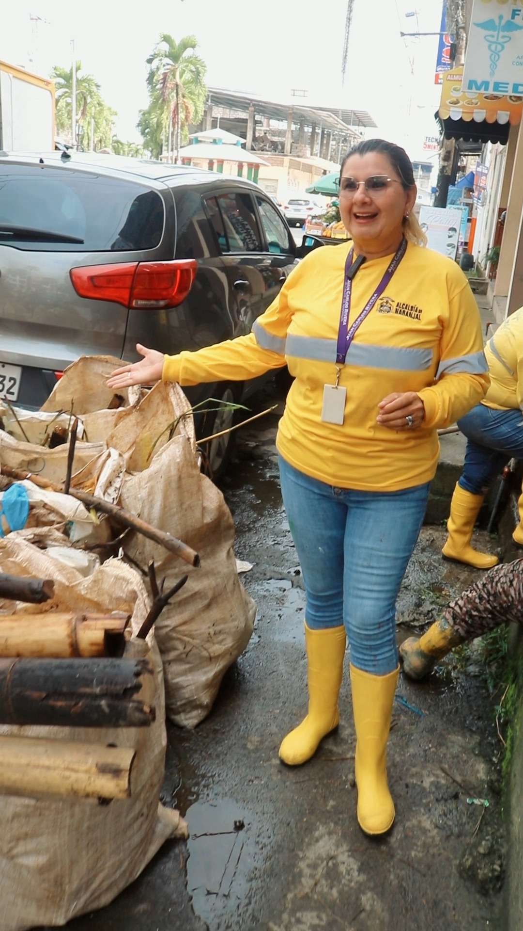 Alcaldía de Naranjal limpia canales y esteros para prevenir inundaciones