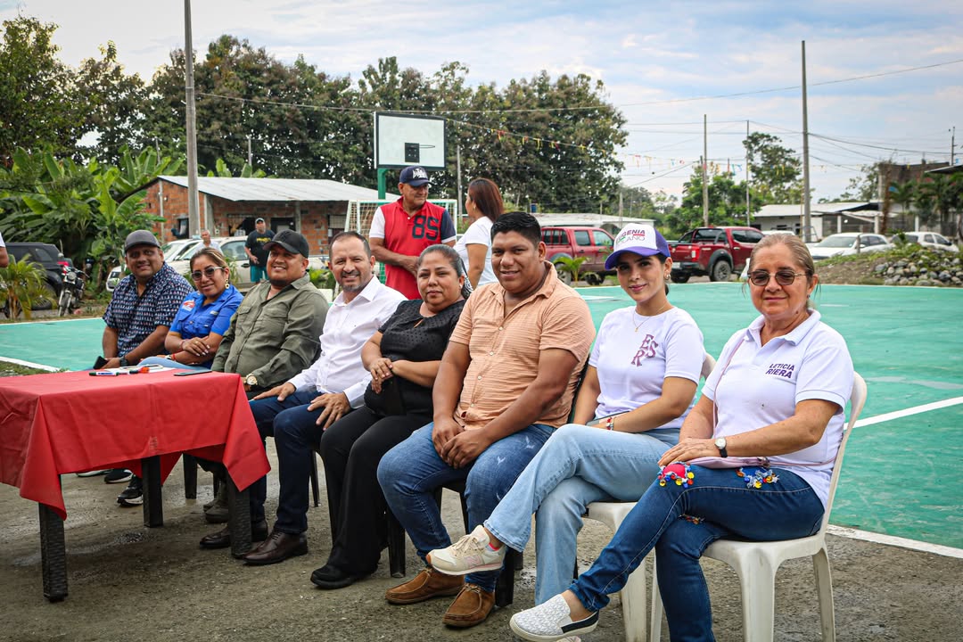 Alcaldía de Naranjal entrega 70 canecas de insumos y capacita a caficultores de Lechugal