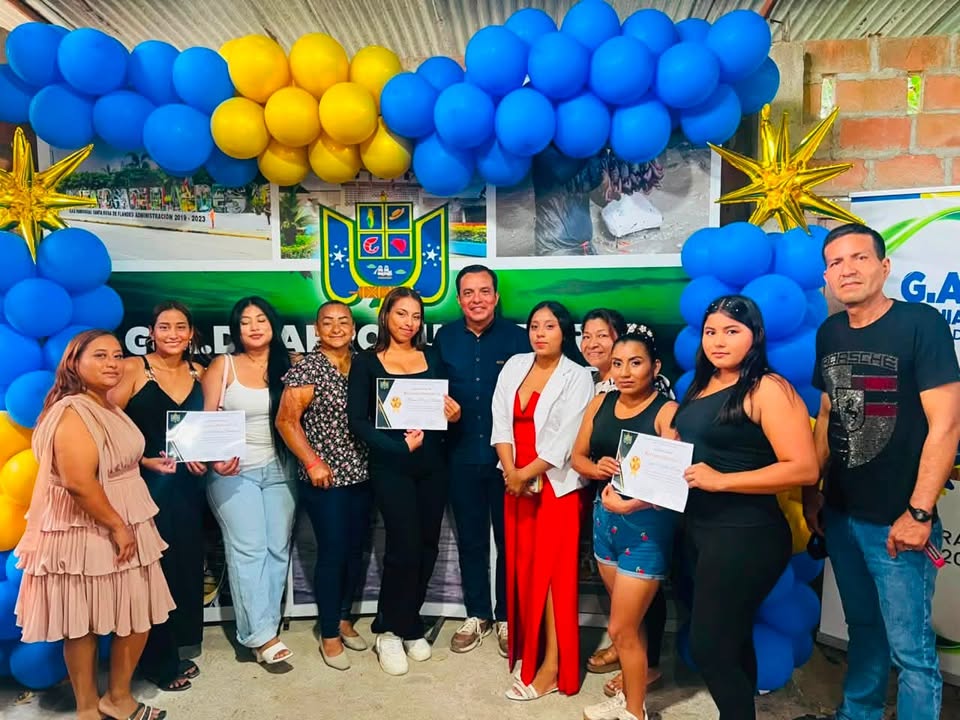 Clausuraron con éxito el curso de automaquillaje en el recinto Buenos Aires de Naranjal