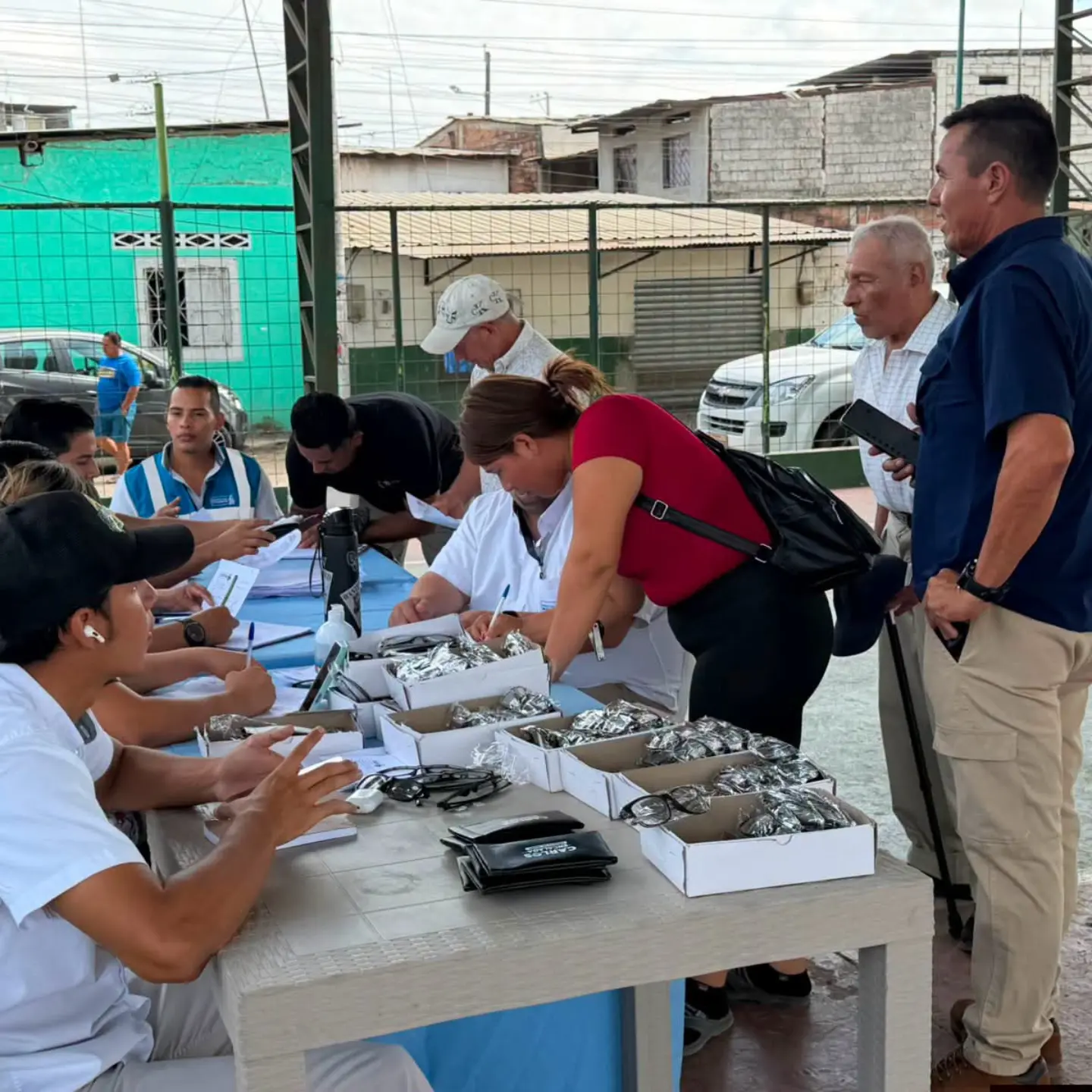 Brigada oftalmológica gratuita llega a Taura con apoyo de la Prefectura del Guayas