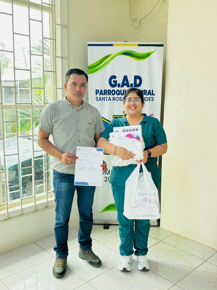 La junta de Santa Rosa de Flandes entrega focos LED al subcentro de salud