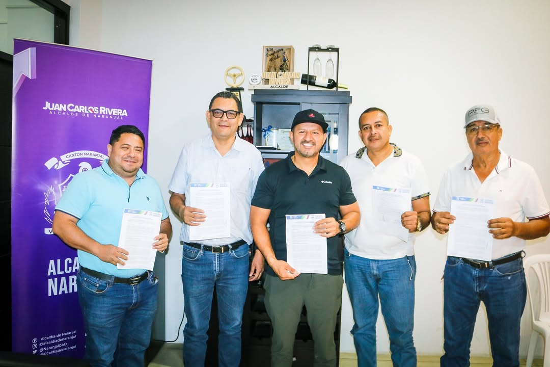 Alcaldía de Naranjal y Coop. SAN firman convenio para 50% de descuento a estudiantes universitarios
