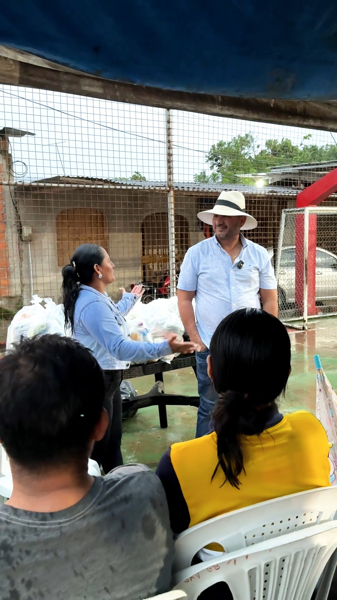 Alcaldía de Naranjal entrega alimentos y anuncia asfaltado para Narcisa de Jesús