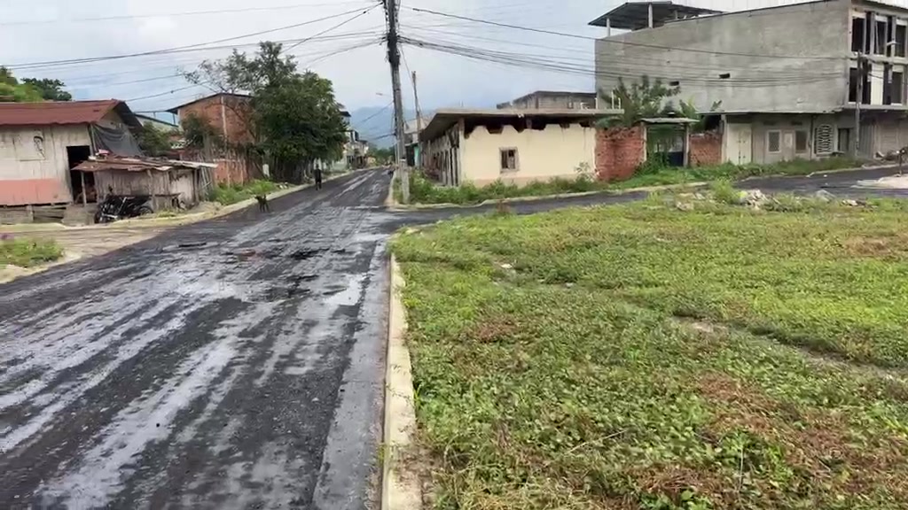 Inicia imprimación vial en Los Robles, Naranjal