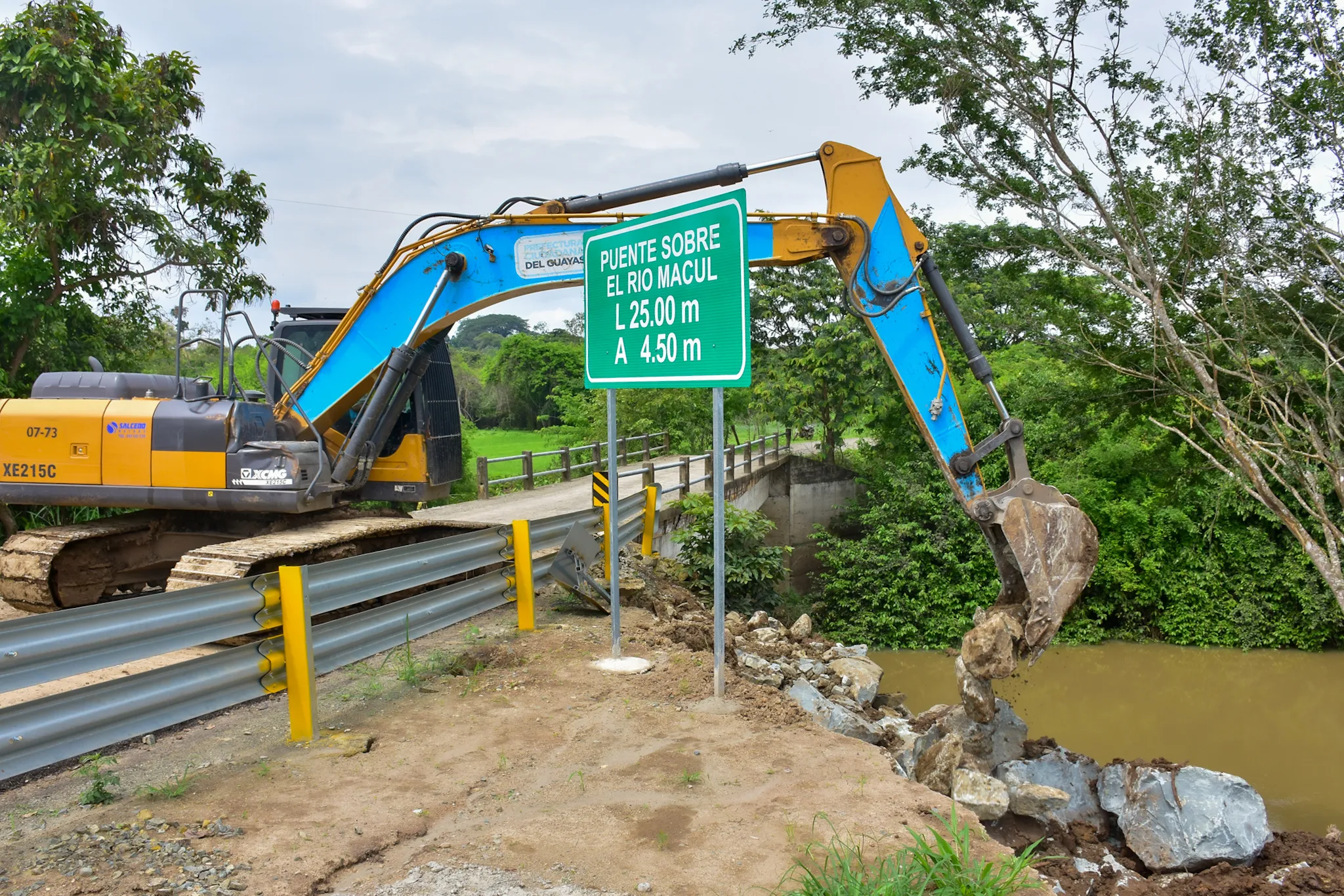 Prefectura del Guayas atiende socavones y erosión en Naranjal tras lluvias