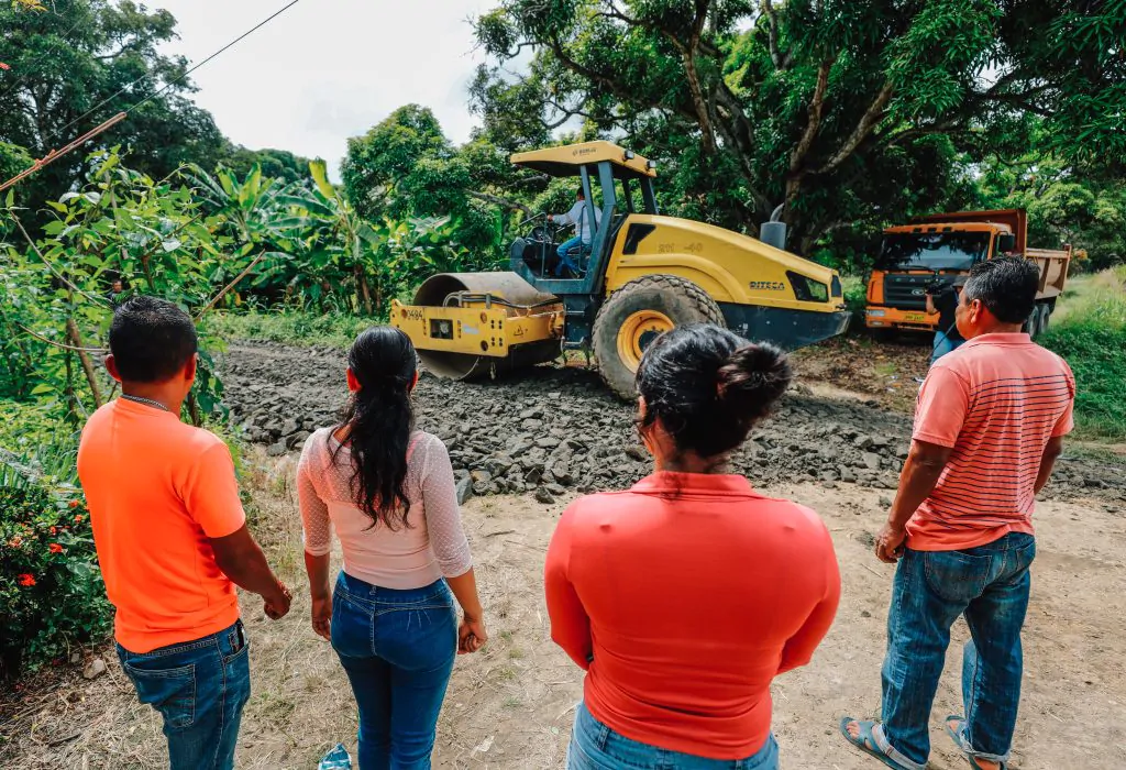 Reconformación vial en Naranjal mejora transporte agrícola y reduce costos para productores