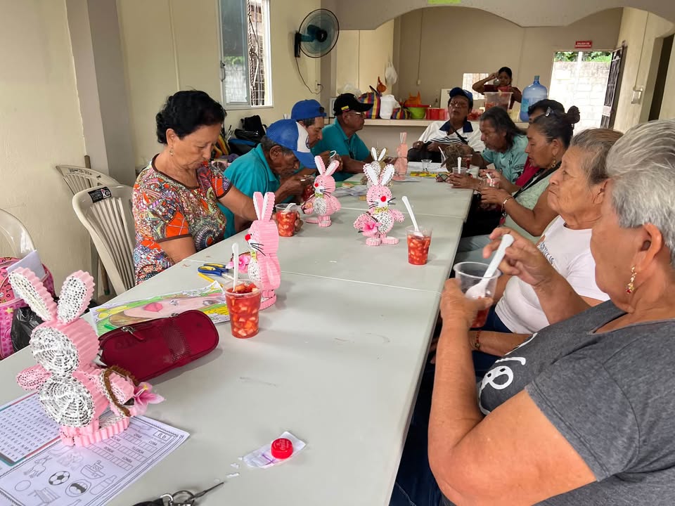 Santa Rosa de Flandes mantiene talleres para adultos mayores
