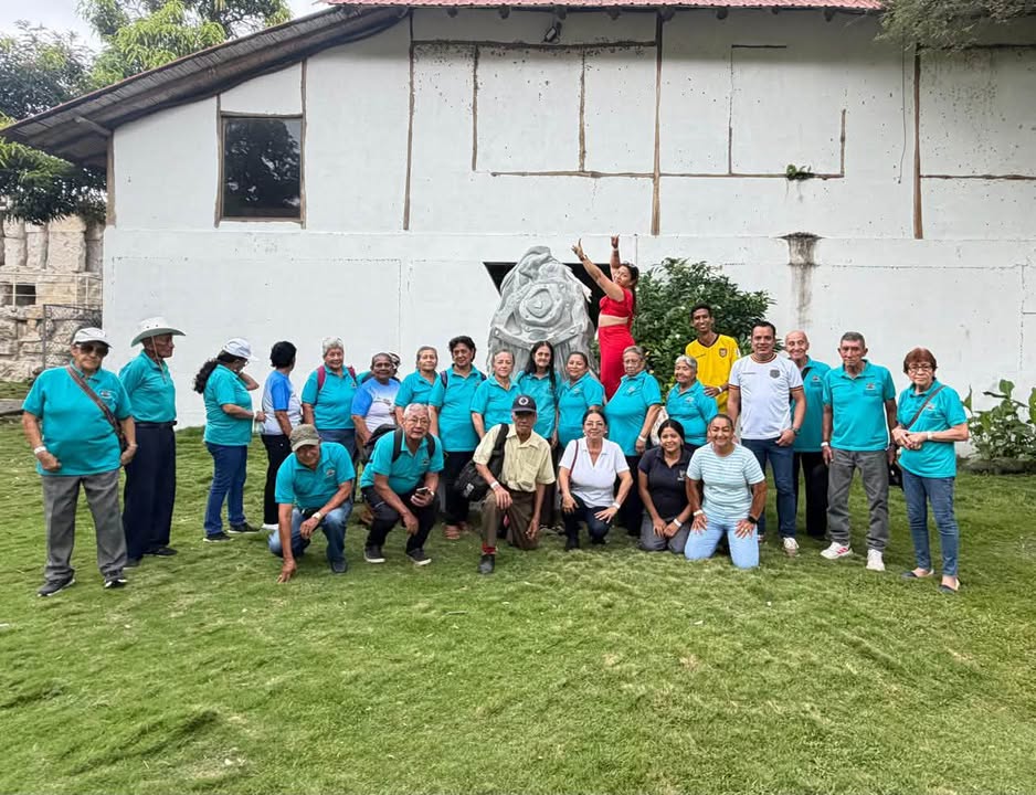 Adultos mayores recorren museos y disfrutan del Parque Cultural Garza Roja