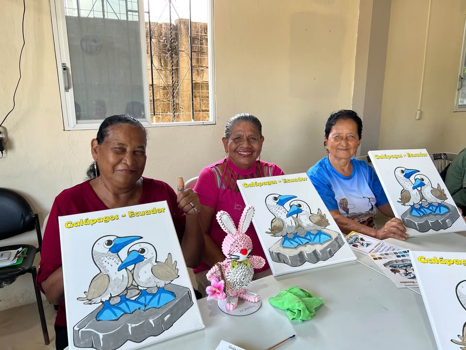 Adultos mayores pintan y comparten en Santa Rosa de Flandes