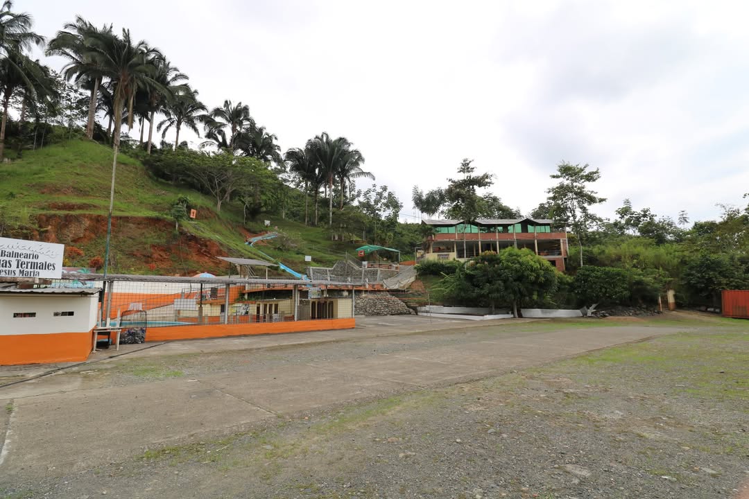 Candidatas a Reina de Naranjal 2026 visitan Balneario Aguas Termales