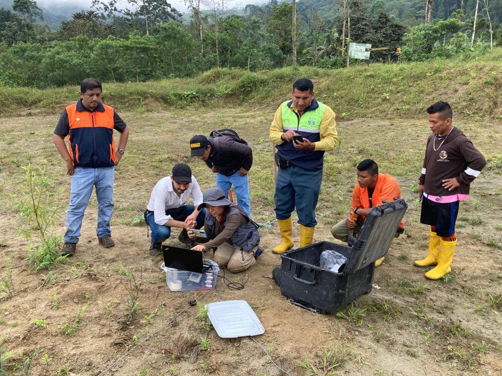 Riesgos instaló sensores sísmicos en comunidad Shuar para rastrear ruidos